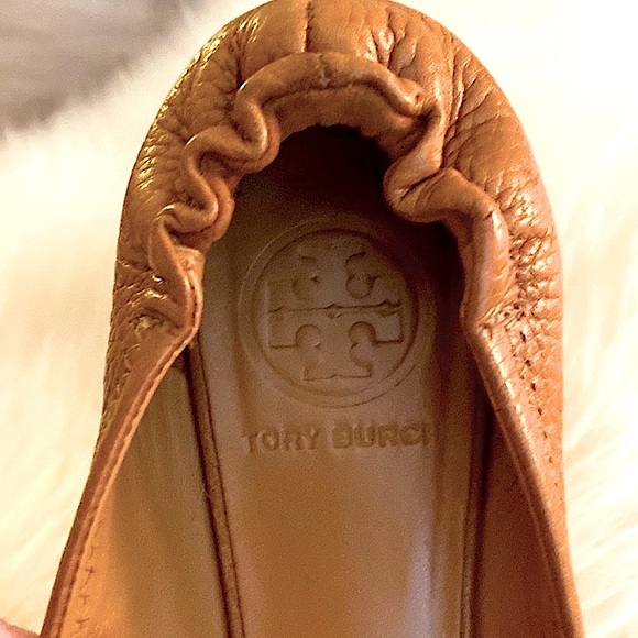 Tory Burch Reva Logo Pebbled Ballerina Flat in Royal Tan, Women’s Size 5. - Picture 10 of 11